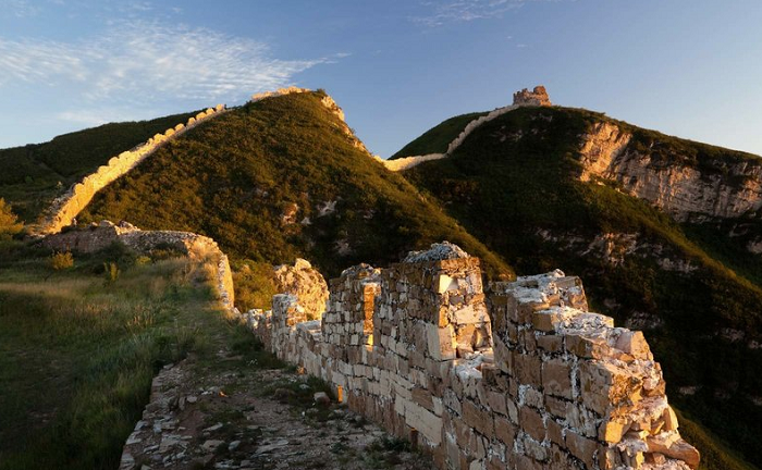Çin Seddi duvarlar zayıf ve kuvvetsiz yıkılmış duvar